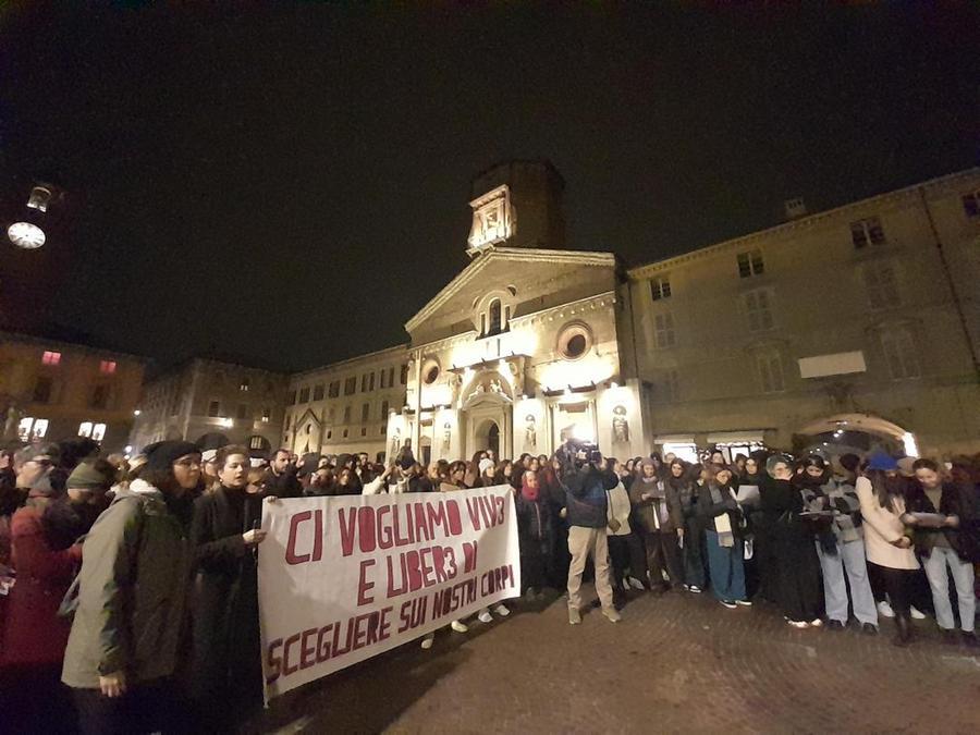 Reggio Emilia, in mille al corteo per ricordare Giulia