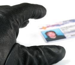 Gli rubano l’identità, poi arrivano i conti 