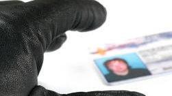 Gli rubano l’identità, poi arrivano i conti