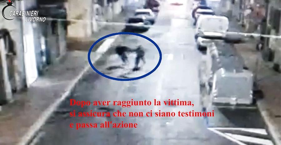 
	Piombino, il rapinatore in azione

