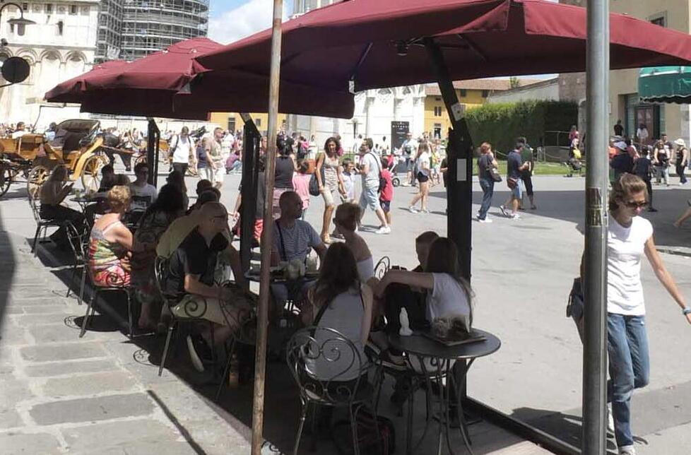 Uno  dei locali che ha uno spazio esterno per i tavoli (foto Muzzi)