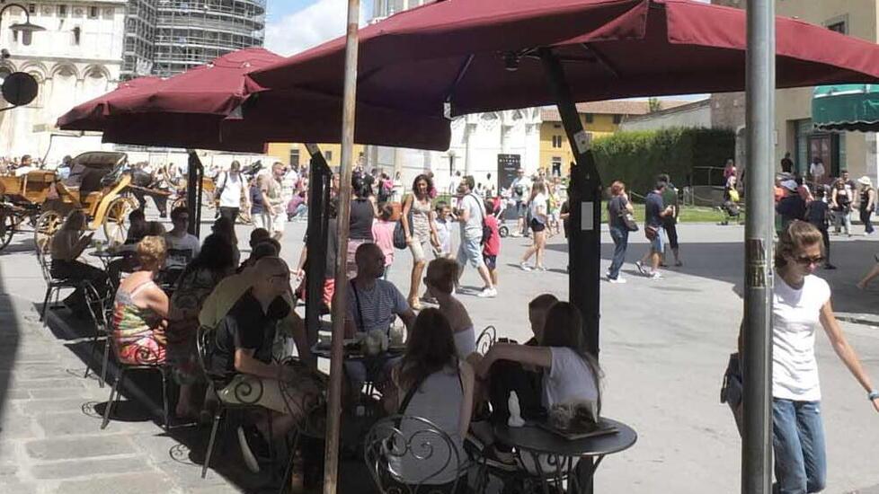 Uno dei locali che ha uno spazio esterno per i tavoli (foto Muzzi)