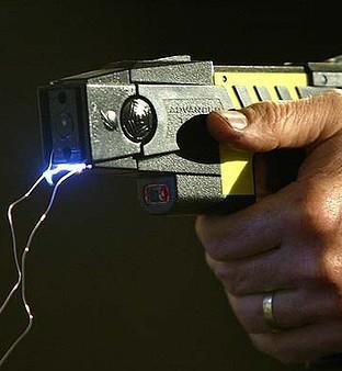 «Sì alla pistola elettrica una difesa per gli agenti» 