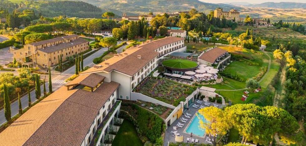 Una veduta dall’alto della tenuta di Castelfalfi