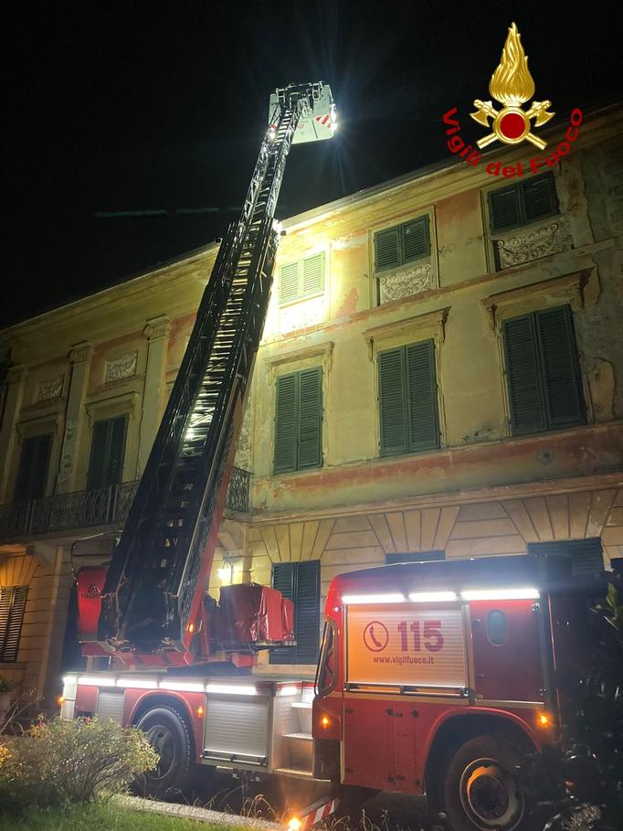 Gragnano, crolla il solaio di una villa