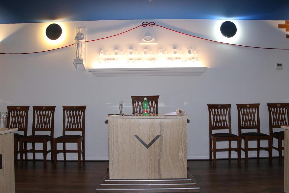 Il tempio in via Monte Sumbra, sede della Massoneria viareggina