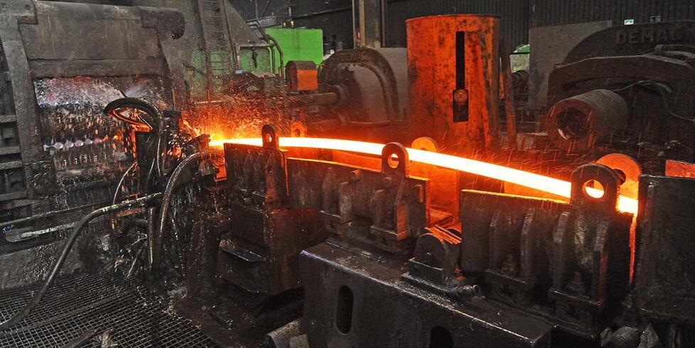 Il treno di laminazione medio piccolo dello stabilimento Jsw Steel Italy (foto Paolo Barlettani)