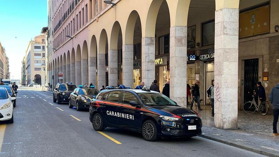 Livorno, rapina in via Grande: in carcere il 26enne bloccato dai carabinieri