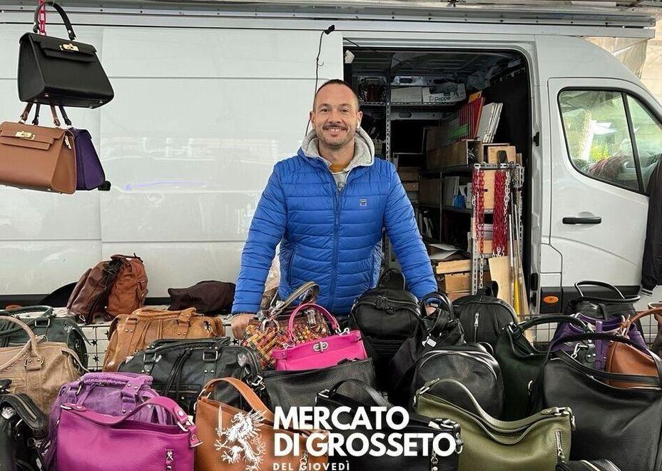 Mercato, la piazza diventa social: è nata la nuova pagina Facebook 