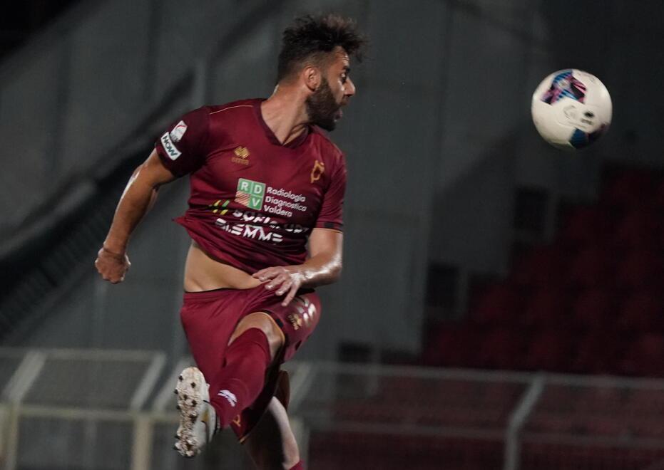Francesco Ciccio Nicastro durante una partita giocata con la maglia del Pontedera (foto Silvi)