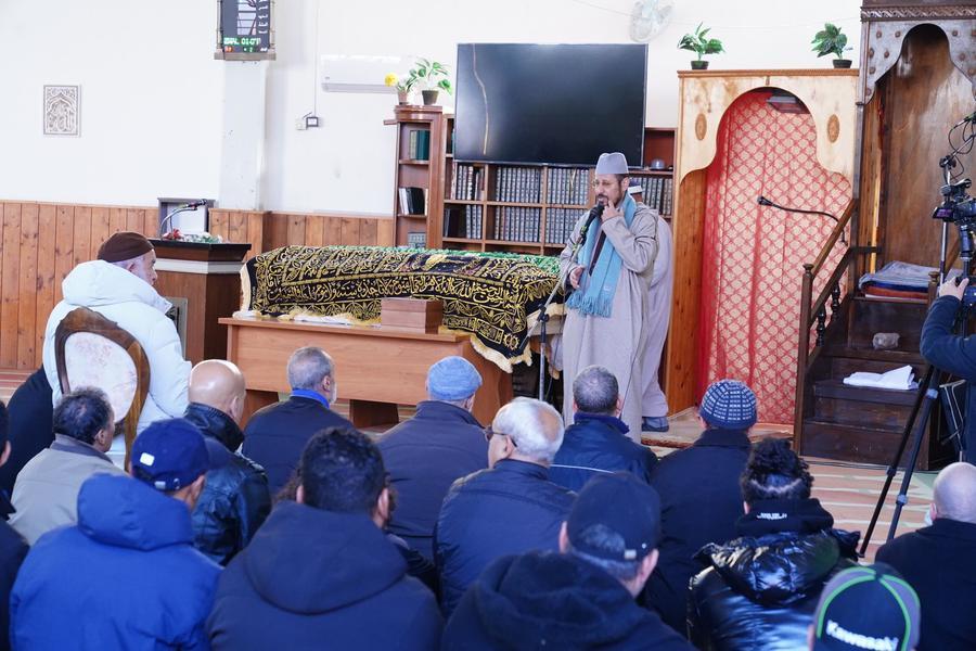 Oltre duecento persone a Reggio Emilia al doppio funerale di Anuar e Hicham, i giovani morti nell’incidente di Caprara di Campegine