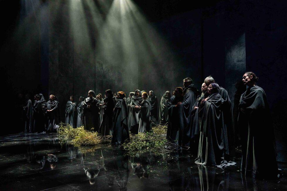 Sassari, cercansi otto figuranti per il Nabucco