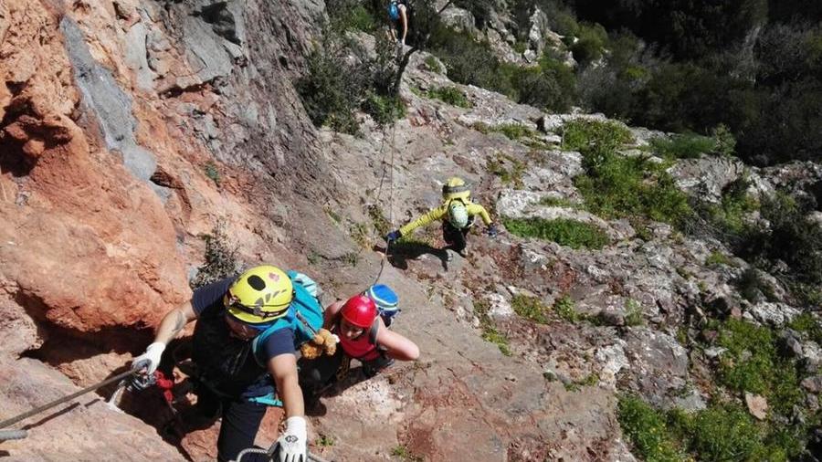 Iglesias, perde la presa sulla roccia e cade per 20 metri: scalatore grave in ospedale