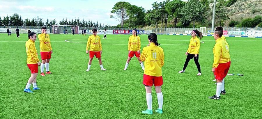 Il grande gesto di fair play della Real Sun Service: le avversarie si presentano in nove e le giocatrici sassaresi si adeguano