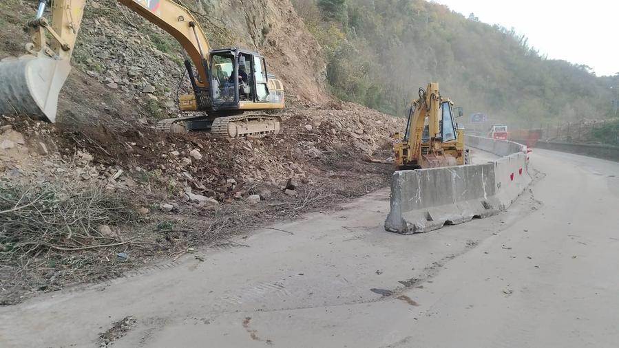 Aulla, riaperta la strada statale 62 della Cisa: era bloccata da una frana