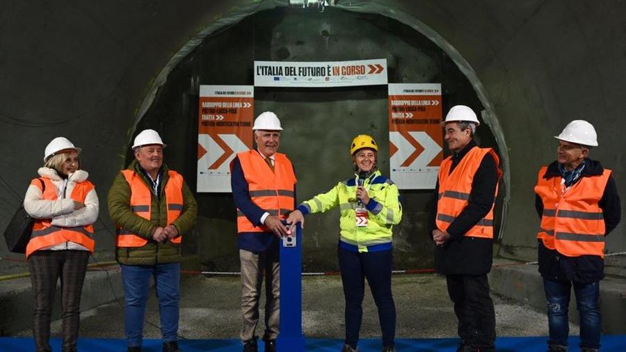Raddoppio Pistoia-Montecatini, abbattuto ultimo diaframma galleria Serravalle