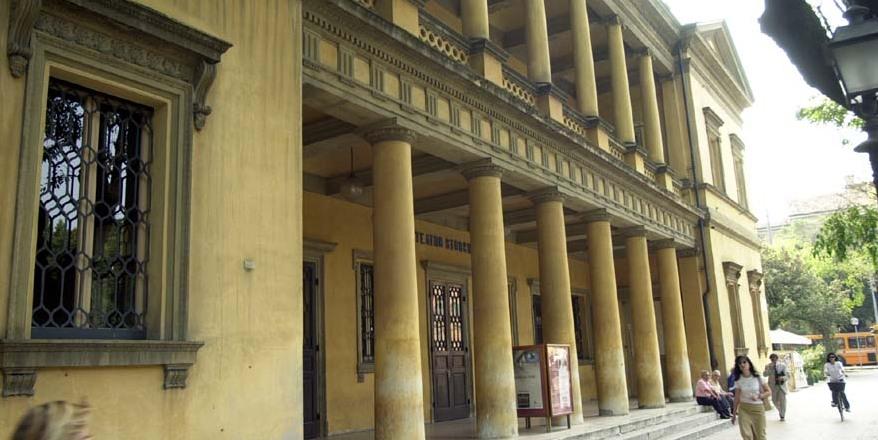 Modena. Spray urticante sui passanti vicino allo Storchi<br>
