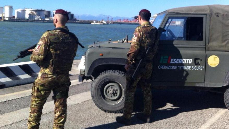 Una pattuglia di militari durante Strade Sicure