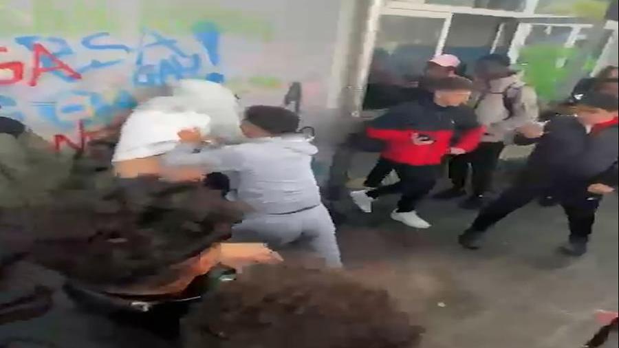 Vignola, rissa e ragazzi che filmano: ecco il “Fight Club” mentre si aspetta il bus