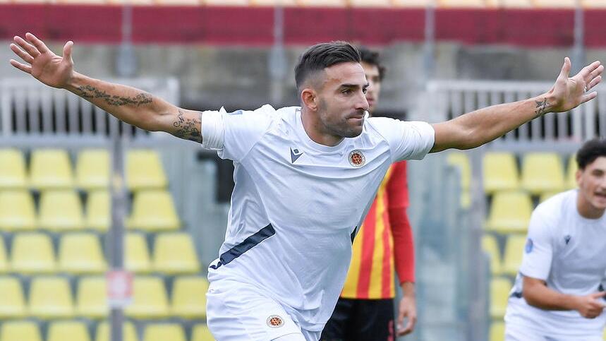 Sopra l’esultanza di Alessandro Cesarini e qui a fianco la rete dell’1-0 (fotoservizio Masini-Silvi)