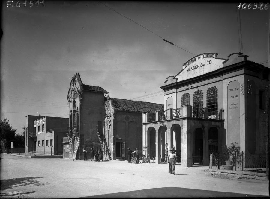 Reggio Emilia, la nuova “vecchia” Coop riapre all’ex Casa del Popolo
