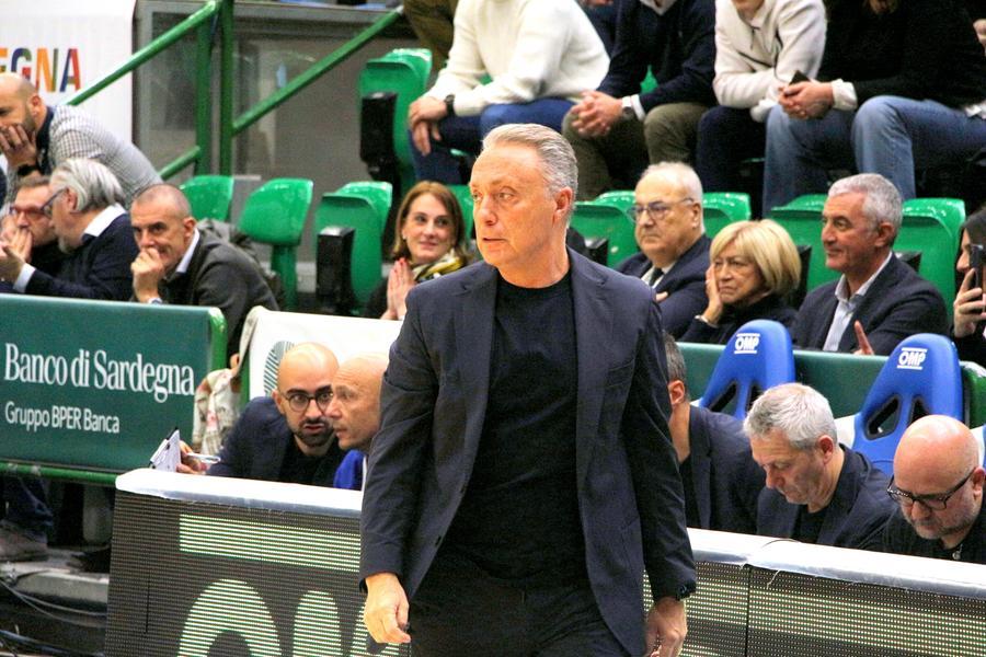 Pugno duro in casa Dinamo, squadra in ritiro a Nuoro