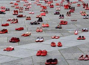 Violenza sulle donne, in Toscana tirocini da 1000 euro per le vittime e incentivi alle aziende che le assumono