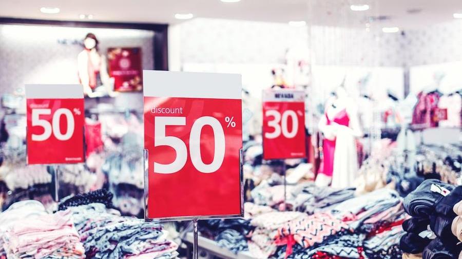 Black Friday, tra sconti gonfiati e fasulli: i trucchi per distinguere le truffe dalle vere occasioni