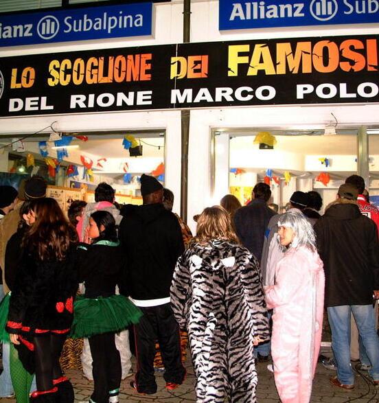 In fila alle cucine del Rione Marco Polo (foto d’archivio)