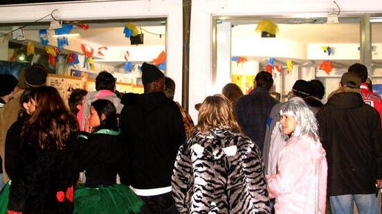In fila alle cucine del Rione Marco Polo (foto d’archivio)