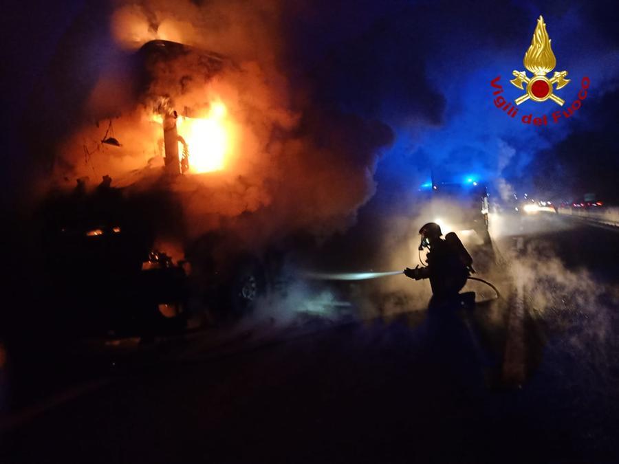 
	Arezzo: il camion tra le fiamme


