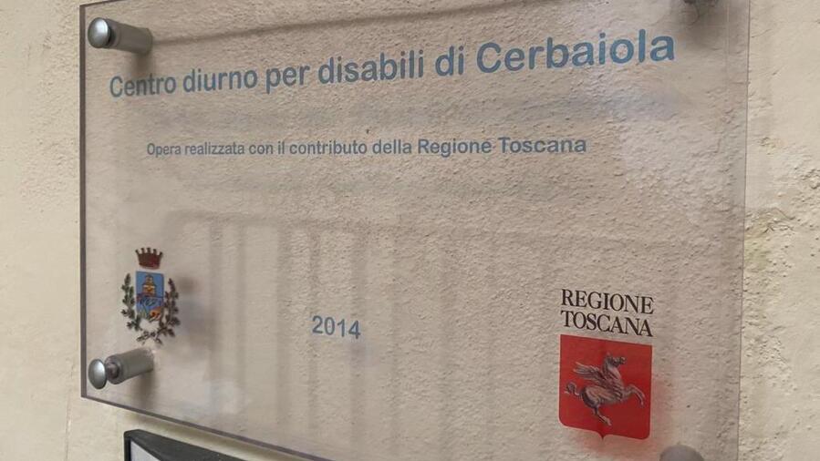 La targhetta davanti all’ingresso del Centro diurno per disabili di Cerbaiola