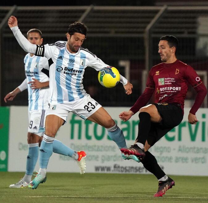 Un’azione della partita tra Pontedera e Virtus Entella dello scorso campionato che terminò con il successo della truppa di casa (foto Silvi)