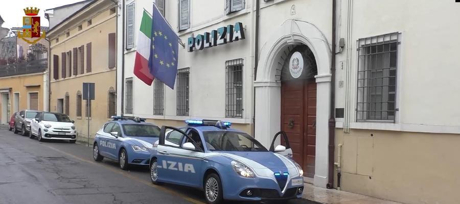 Mirandola. Un 19enne denunciato per tentato furto, è caccia al complice