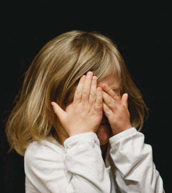 Dentro ogni vittima di violenza una bimba con i sogni strappati