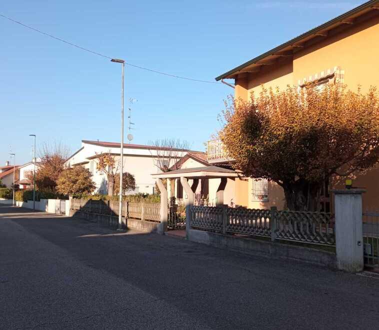 Novellara, spray in faccia dai finti tecnici: «Derubata mentre stavo male»