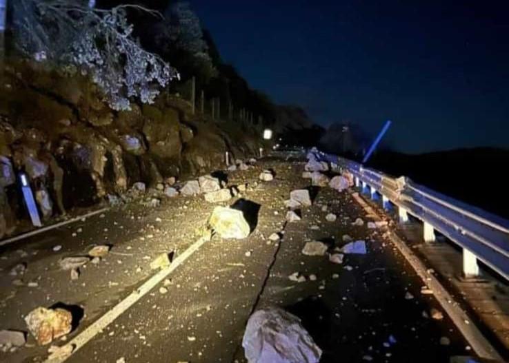 Massi sull’Orientale sarda, strada chiusa al traffico nel territorio di Urzulei