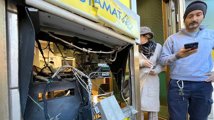Livorno, sventrato il Postamat di via Costanza