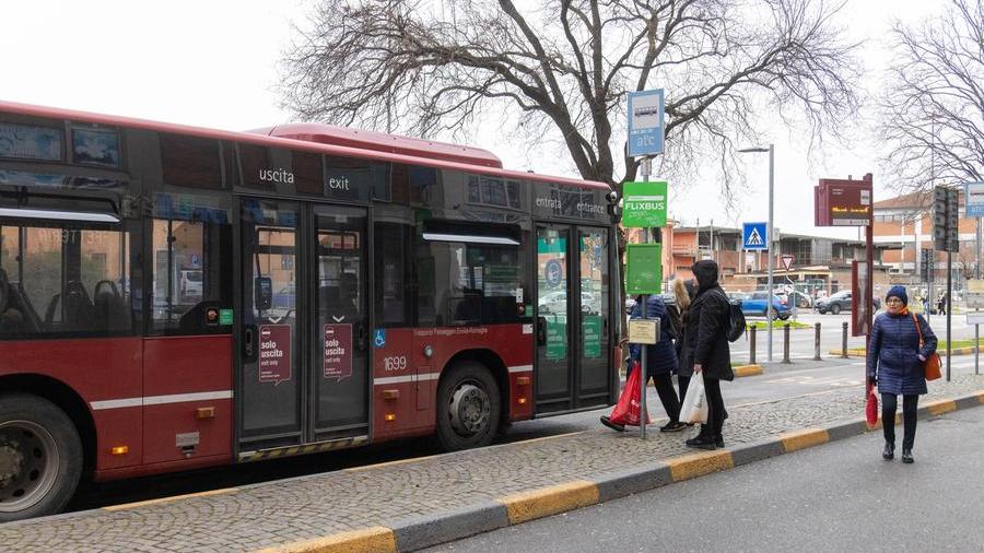 Bomba Ferrara, autobus deviati per l’evacuazione