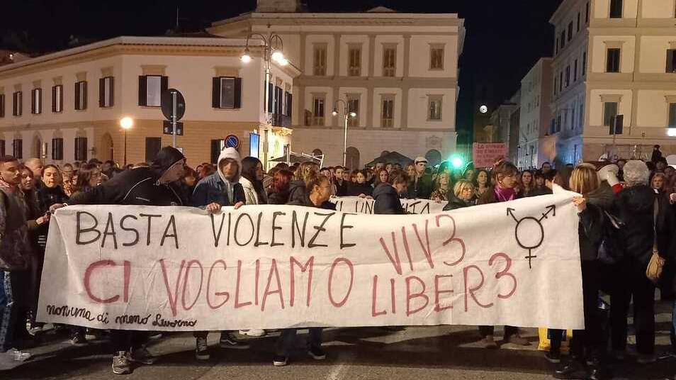 Violenza sulle donne, a Livorno quattro episodi a settimana per stalking o percosse: «Non esitate a denunciare»