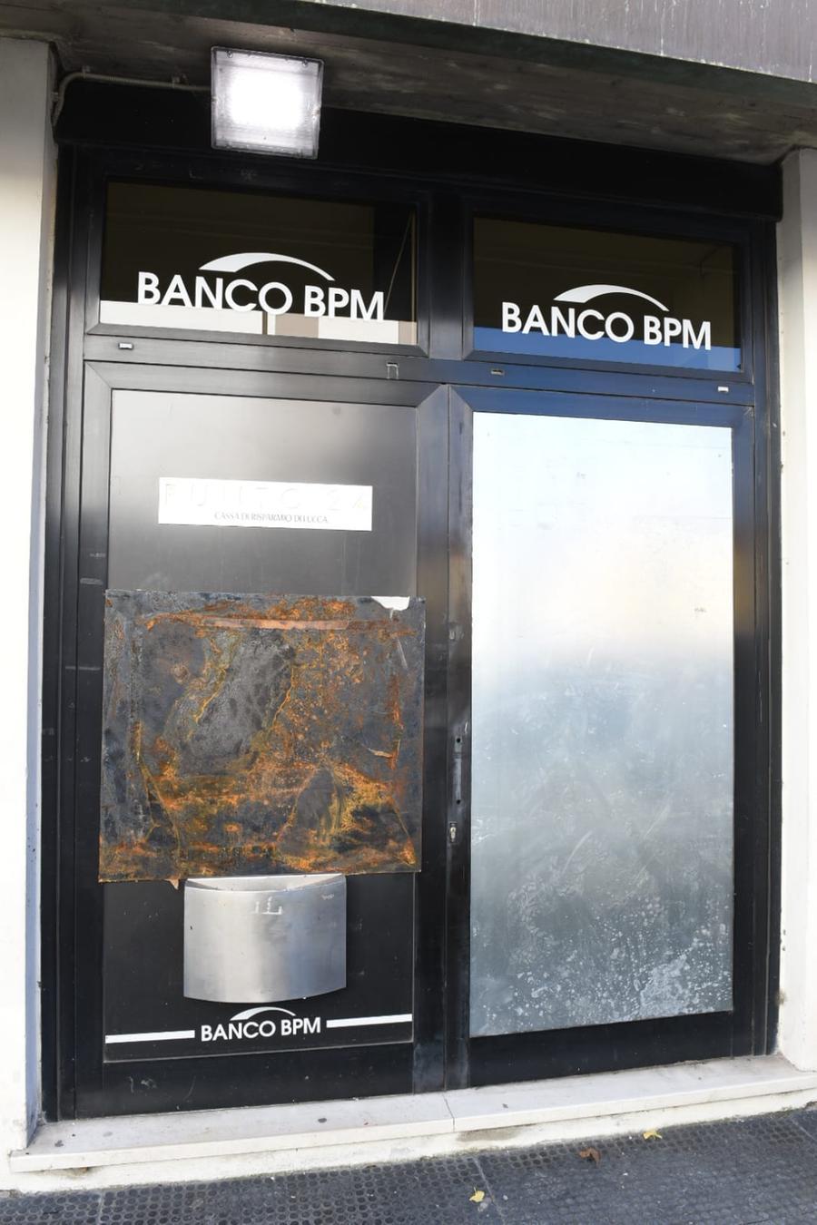 Ponte a Moriano, fanno saltare il bancomat alla Bpm