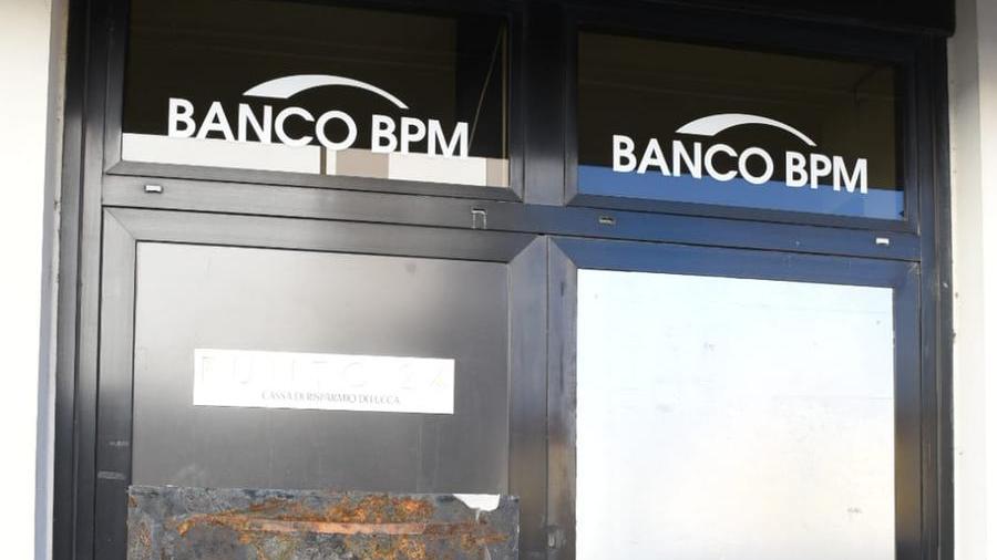 Ponte a Moriano, fanno saltare il bancomat alla Bpm