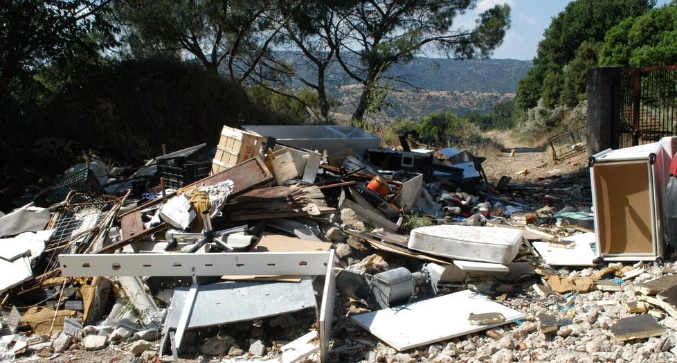 La bellezza non mette al riparo l’isola dall’inquinamento, il riscatto è affidato anche ai progetti di elettrificazione verde