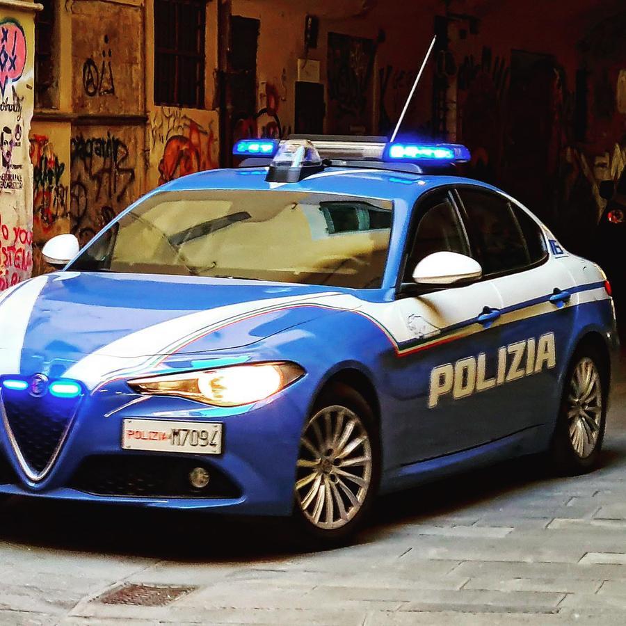 Pisa, cadavere in un fondo commerciale: probabile suicidio