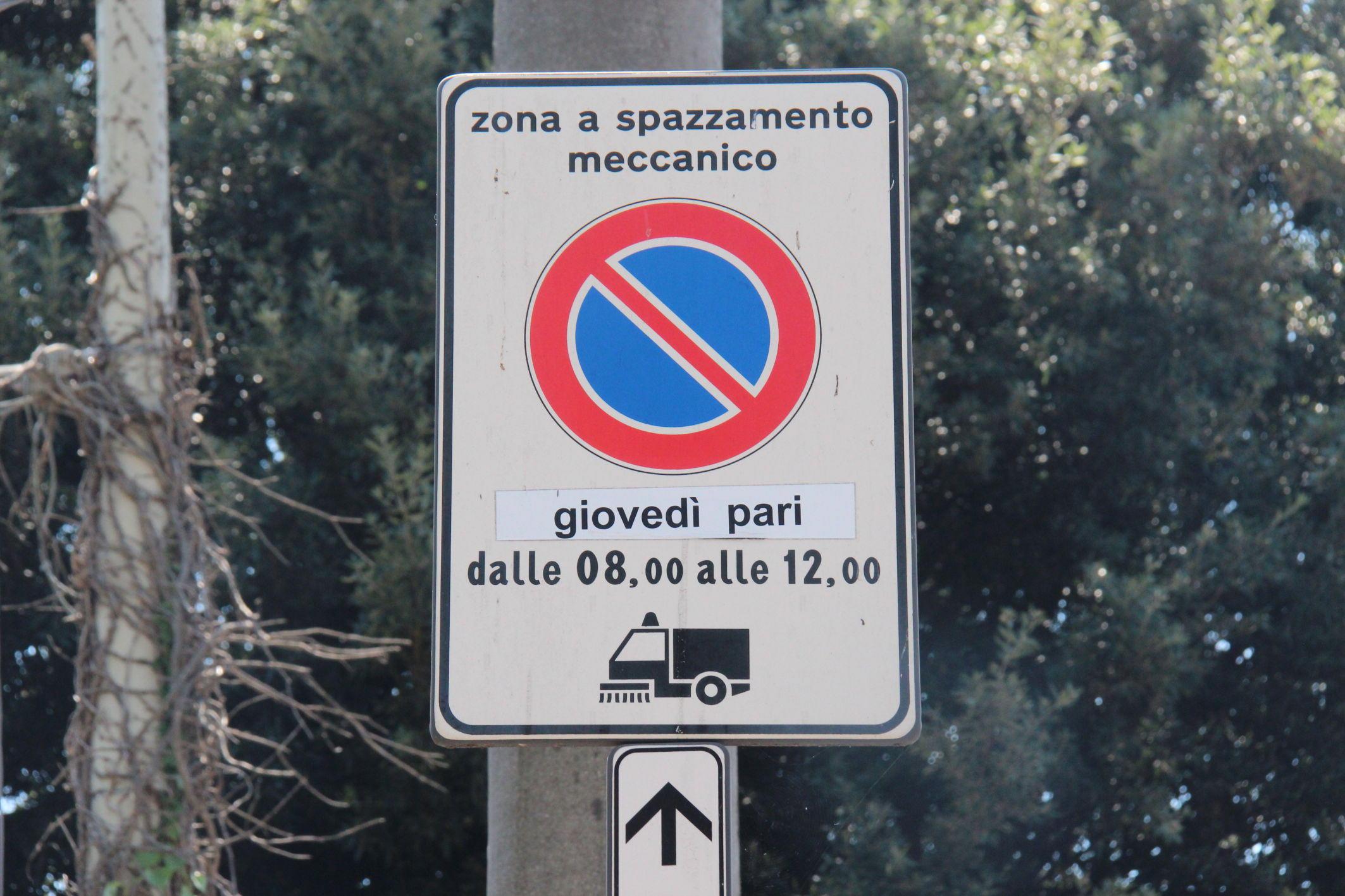Livorno, cambia la pulizia delle strade: spazzini invece delle macchine<br>