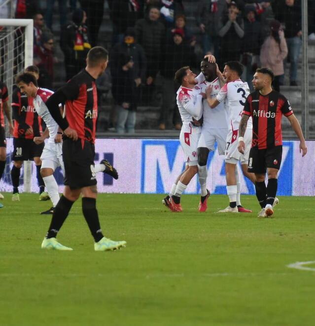 Lucchese, sprofondo rossonero: la Vis Pesaro vince e apre la crisi<br>
