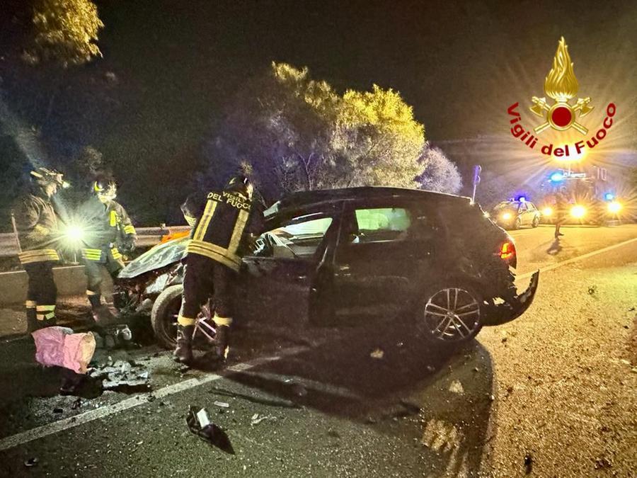 Sbatte sul guard rail con l’auto sulla 125 in direzione Olbia: conducente in ospedale, strada bloccata per qualche ora