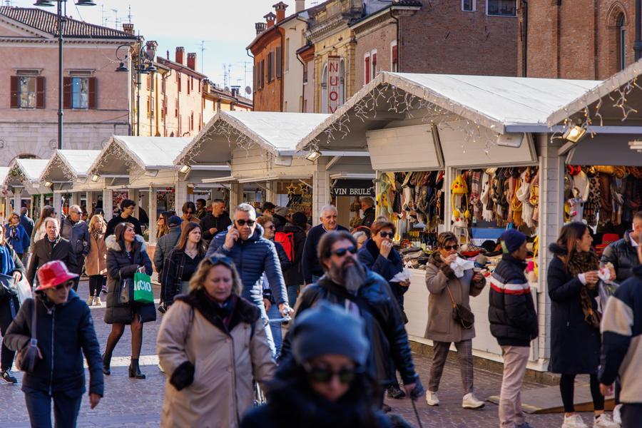Ferrara, più casette di Natale e aperture fino a mezzanotte