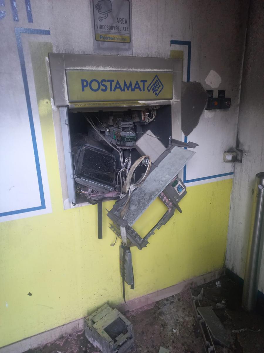 
	Il bancomat fatto saltere (foto Franco Silvi)

