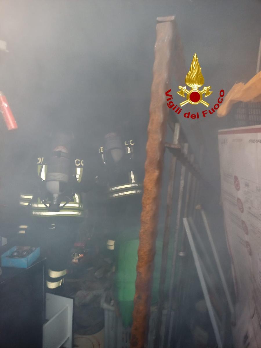 
	L'intervento dei Vigili del fuoco in via Magellano

